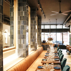 Beneito Faure - Picolo LED-Sport mit Switch-Technologie für 3-Phasen-Stromschiene in Schwarz im Restaurant
